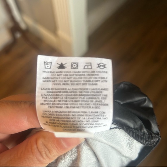 Nike Shield Black Full Zip Jacket Men’s Size Medium - Picture 8 of 8